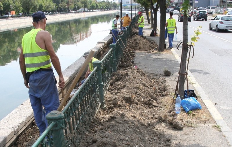 Se schimbă gardurile de la Dâmboviţa. Pe maluri vor fi amenajate alei şi montate băncuţe 