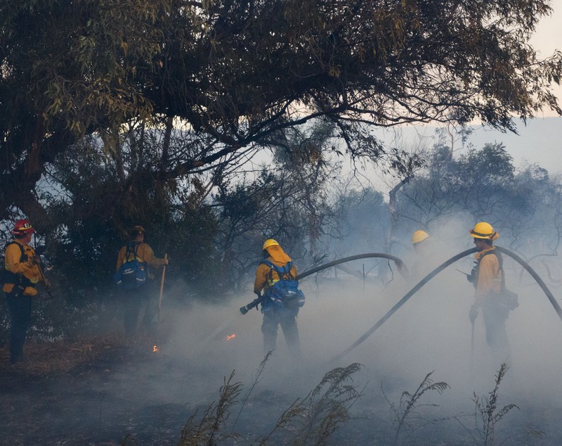 GALERIE FOTO| Incendii devastatoare în California. Cel puțin 23 de persoane au murit, mii de case și terenuri au fost distruse de foc