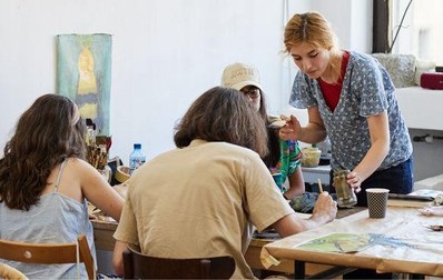Clara Caradimu, atelier de pictură și modelaj la Școala de vară Filozofie pentru copii