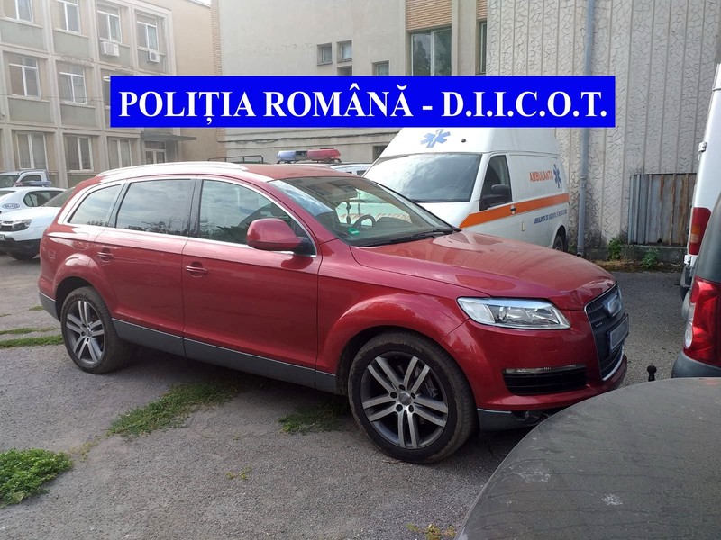 Una dintre mașinile confiscate în urma descinderilor