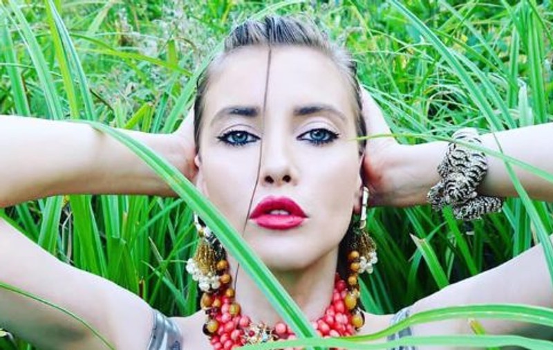 Iulia Albu, despre ținuta Valentino purtată de Sorina Pintea. "Este de un penibil greu de imaginat"