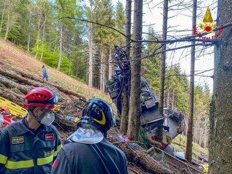 14 oameni au murit în telecabina prăbușită în zona lacului Maggiore din Italia
