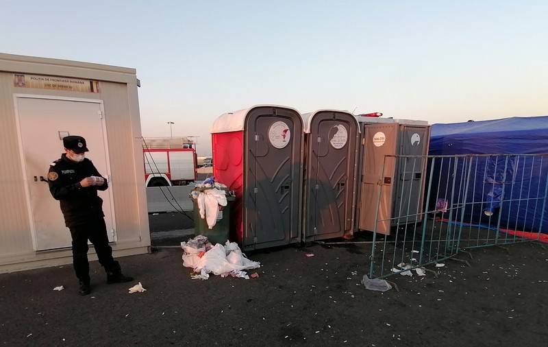 CORESPONDENȚĂ de la graniță | Vama Nădlac, un focar de infecție din cauza mormanelor de gunoi. Ce spune Prefectura Arad despre situație
