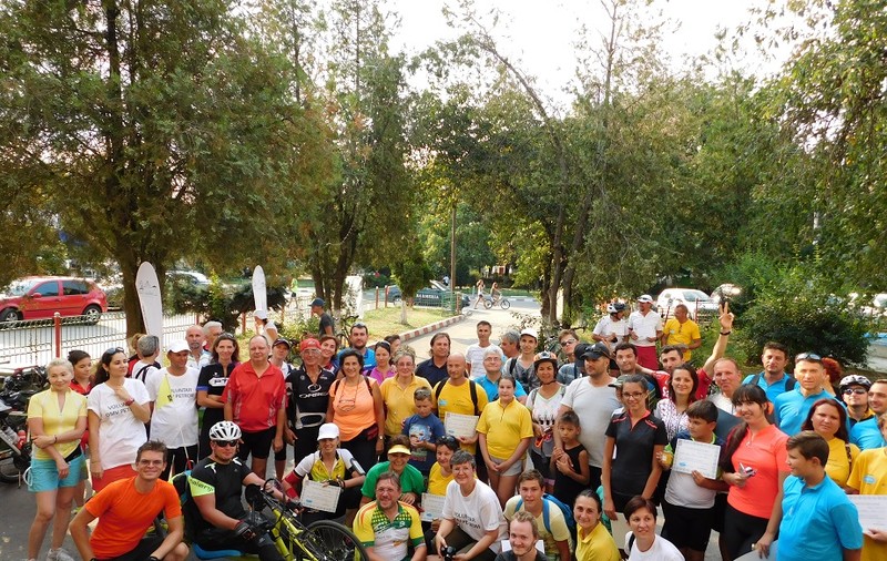 Cicloturism la Potlogi. 90 de bicicliști au parcurs traseul Bolintin Vale - Potlogi, 65 de kilometri / GALERIE FOTO