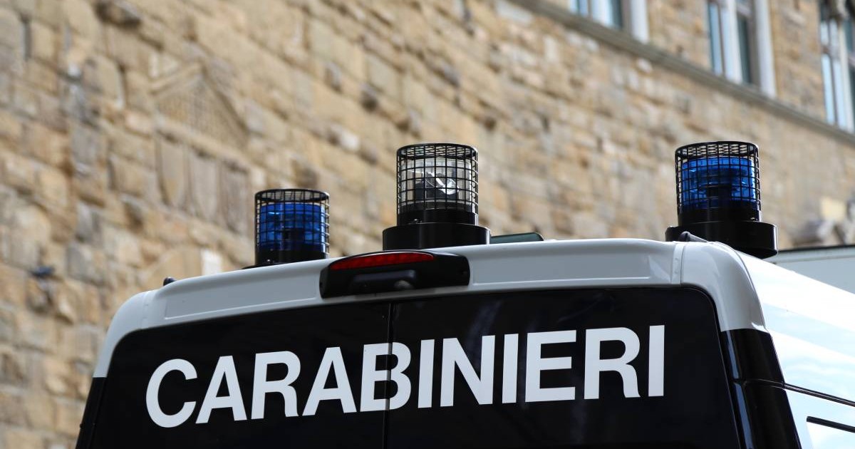masina carabinieri italia cu girofar