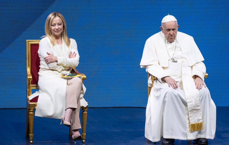 Papa Francisc critică dur „piața liberă sălbatică" și afirmă, stând chiar lângă premierul Meloni, că în Italia doar bogații își mai permit să aibă copii