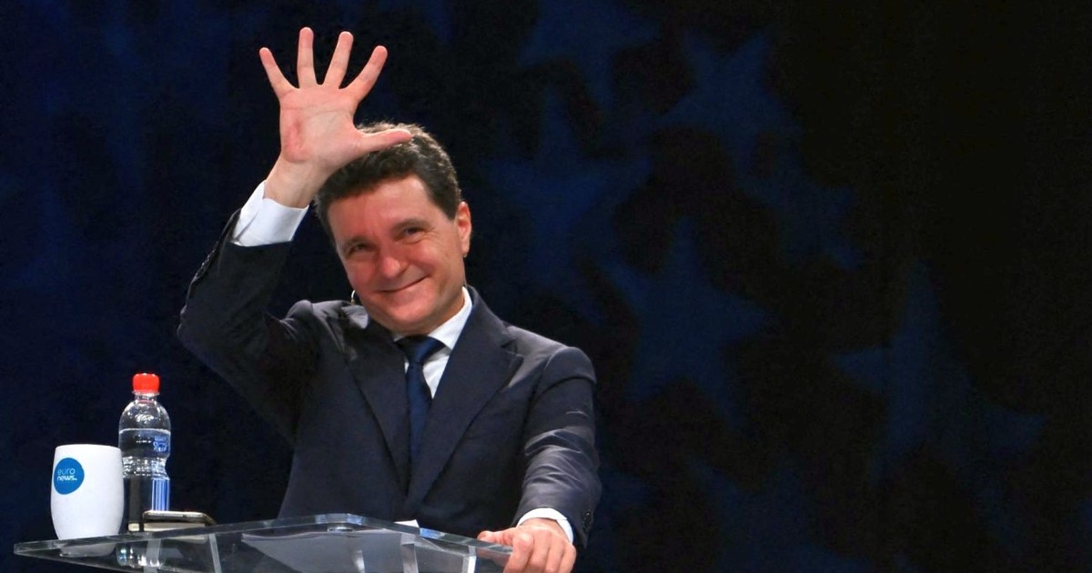 Nicușor Dan a devenit președintele României după ce la alegerile prezidențiale din 18 mai a obţinut 53,6% dintre voturi, iar contracandidatul său, George Simion, 46,4%