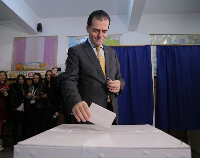 VIDEO | Ludovic Orban a votat în Dobroești la alegerile prezidențiale 2019. „Am votat pentru o Românie normală”