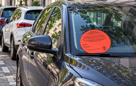 Amendă de până la 100000 de euro în Germania  ce înseamnă autocolantul roșu de pe mașină și când poate fi ridicată