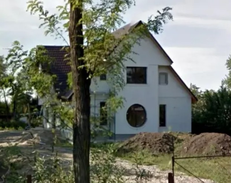 Imagini cu casa din Vrancea a lui George Simion. Are vilă în satul natal, dar stă cu chirie în București