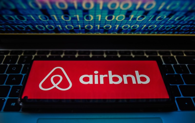 Airbnb, dispus să cazeze gratuit 20.000 de refugiaţi afgani
