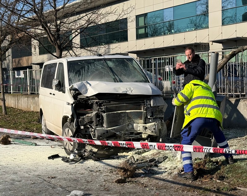 Femeie din București, spulberată de o mașină pe trotuar, pe Bulevardul Dimitrie Pompeiu. Șoferul nu era băut sau drogat