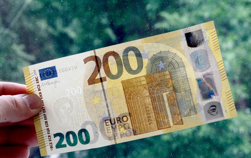 Curs valutar 3 iunie. Leul s-a apreciat în raport cu euro. Unde găsești cel mai bun curs