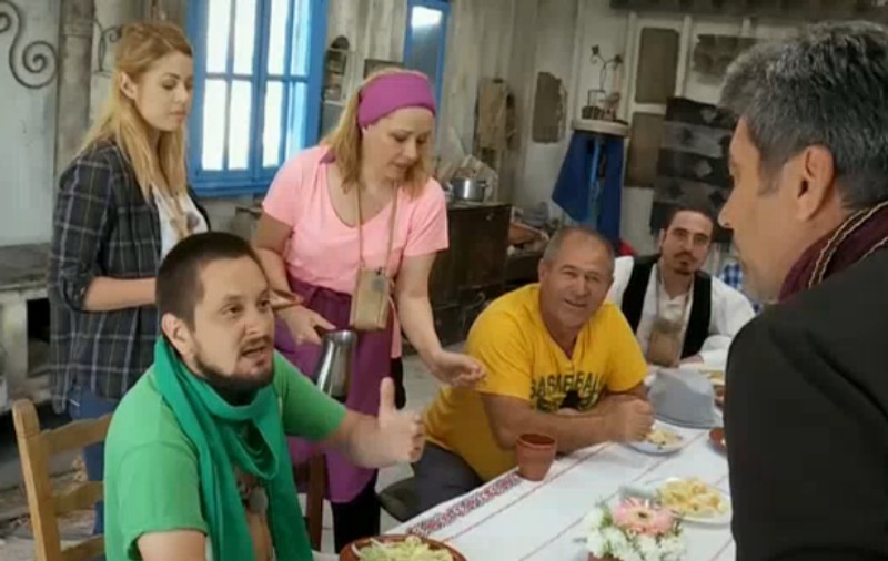 Tensiunea a atins cote maxime la "Ferma vedetelor!" Doi dintre concurenţi, la un pas să se ia la bătaie! "Vrei să dai în mine?"