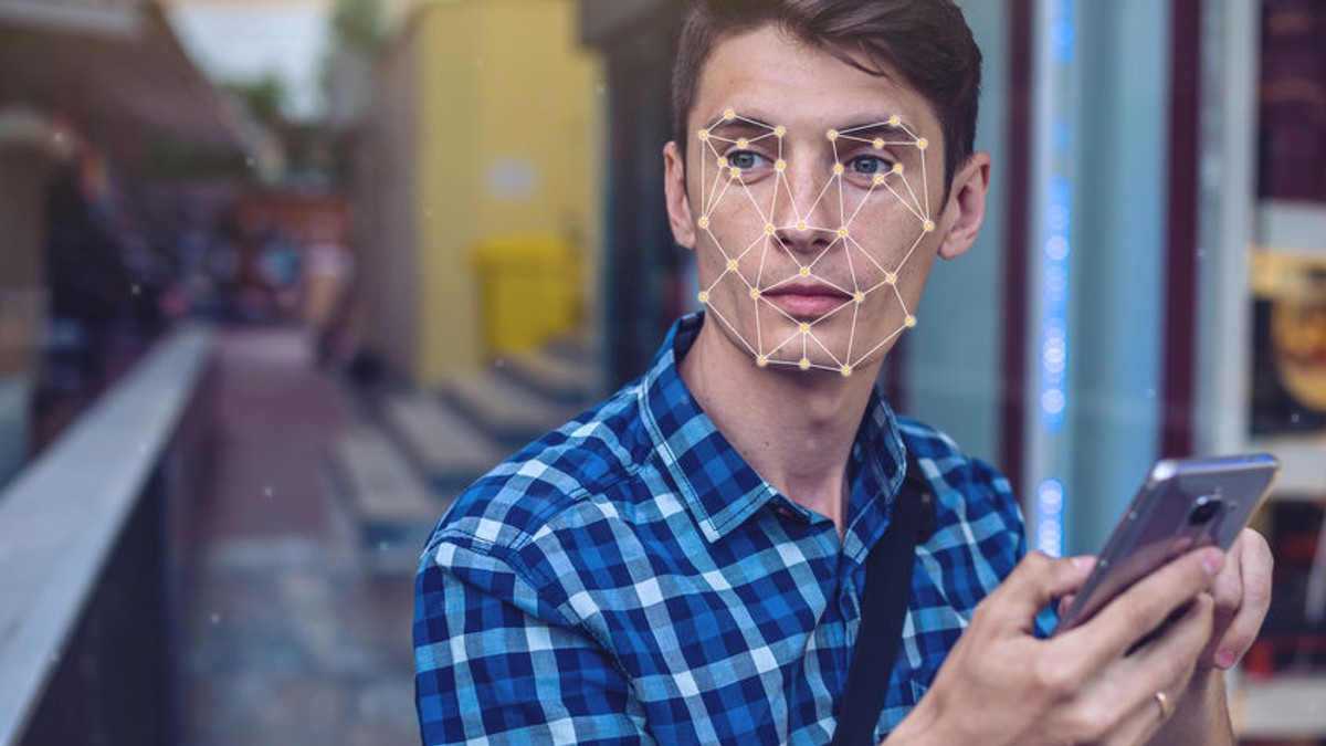 Aplicația Ever a folosit fotografiile a milioane de oameni pentru a dezvolta un sistem de recunoaștere facială  