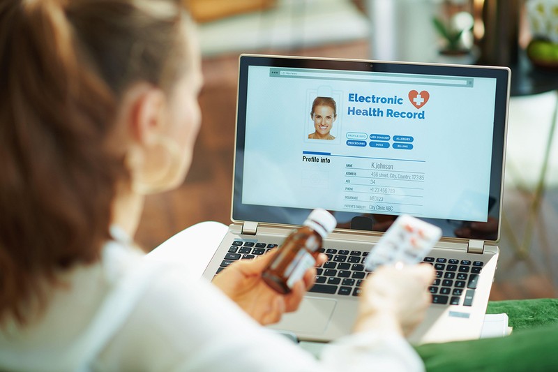 Platformele care oferă consultații online au crescut, la rândul lor, masiv. Foto: Profimedia