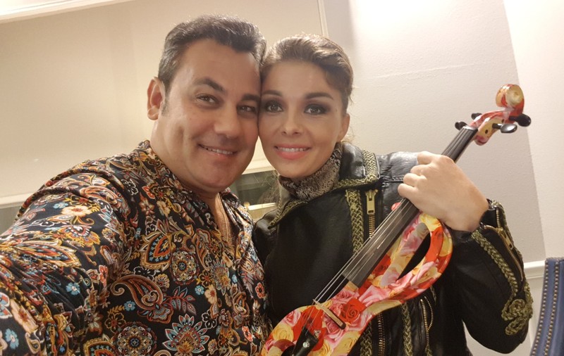 Ionuț Dolănescu i-a comandat vioară personalizată soției, de Dragobete. E pictată cu trandafiri galbeni și roșii!