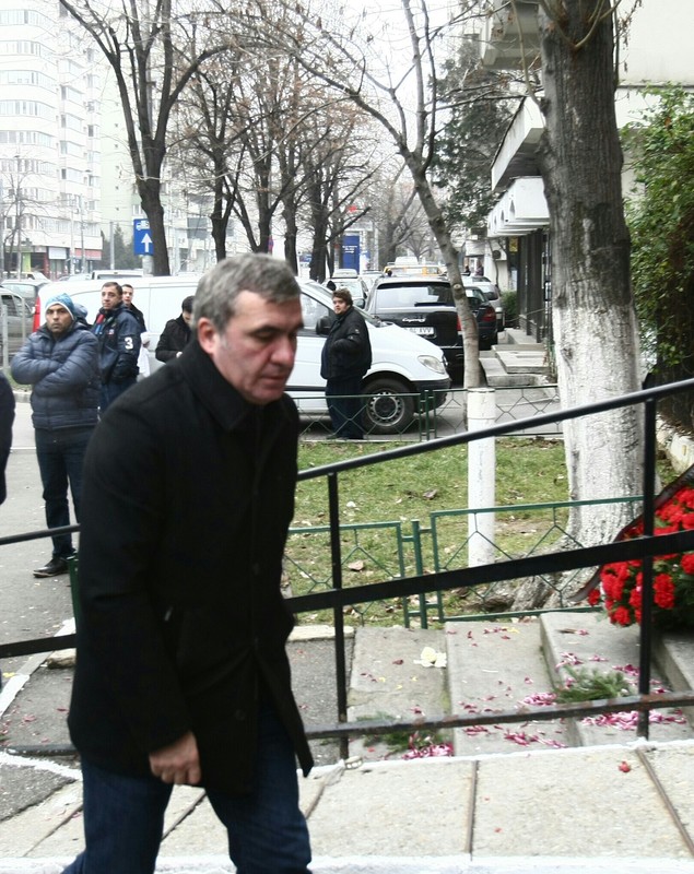 Imaginile DURERII de la înmormântarea lui Nae Manea! Discursul lui Vadim