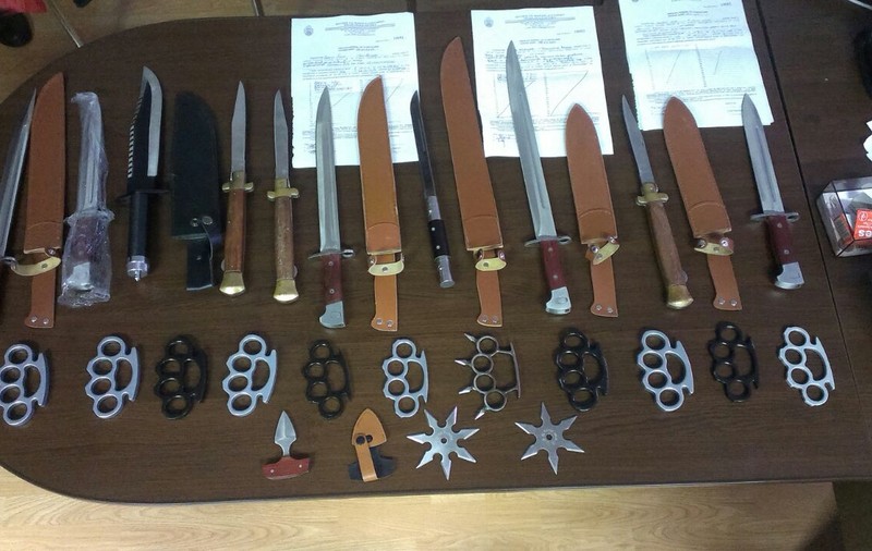 Incredibil! Ce ARSENAL a găsit poliția într-un târg de vechituri?