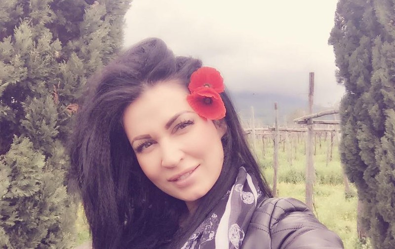 Nicoleta Luciu arată ca o adolescentă când nu se machiază. Imaginea cu care şi-a surprins fanii