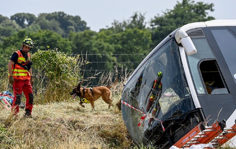 Patru morți într-un autocar în care erau zeci de copii ucraineni, în vizită în Franța. Peste 40 de victime la spital