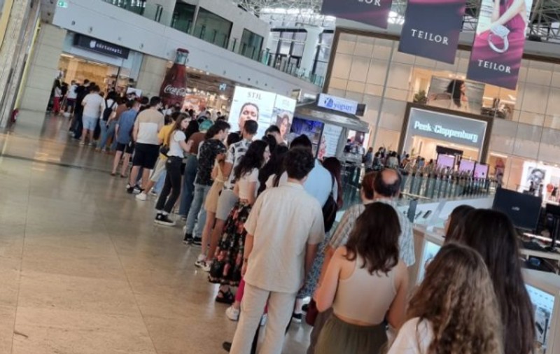 Cărțile promise celor care au votat s-au epuizat în nici două ore, anunță librăriile Cărturești: „Au fost zeci de mii de titluri”