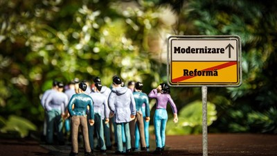 Jos reforma! Trăiască modernizarea României!