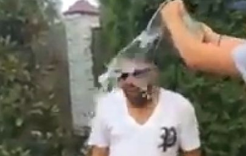 FLORIN SALAM a acceptat să ÎŞI TOARNE APĂ CU GHEAŢĂ în cap! VIDEO