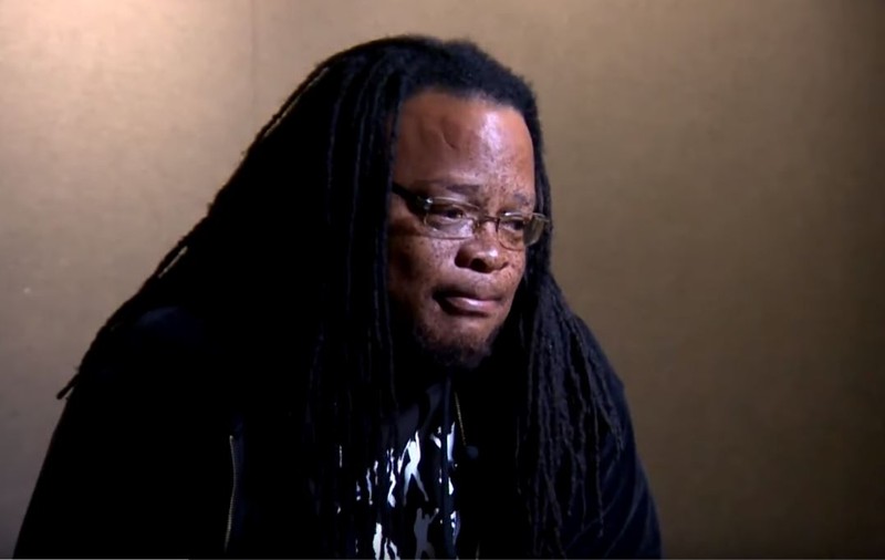 Paznic afro-american, dat afară după ce i-a spus unui elev să nu-l facă „negru”. Artista Cher s-a oferit să-l ajute / VIDEO