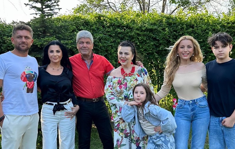 Elena Gheorghe scoate la iveală amănunte mai puțin știute despre familia ei. „Am rămas cea responsabilă”