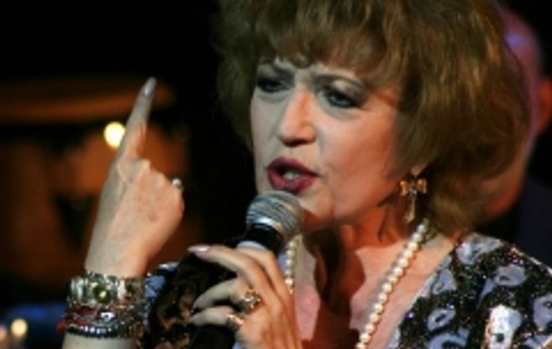 Corina Chiriac lansează „O rochie de mireasă"