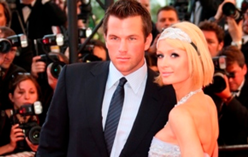 Paris Hilton recucerită de Doug, cu o insulă