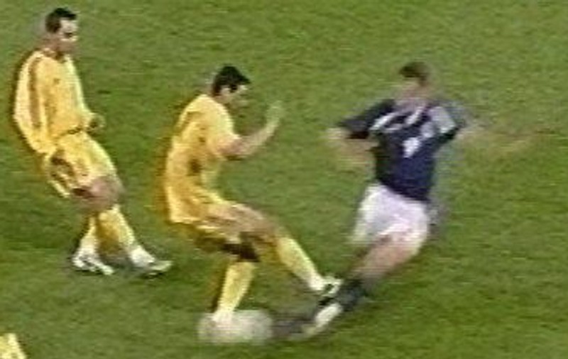 Antrenorul secund al lui Celtic e John Kennedy, fotbalistul scoțian căruia Ionel Ganea i-a rupt piciorul în 2004 și i-a distrus cariera. Kennedy vine în România, pentru meciul cu CFR Cluj, din turul III al Ligii Campionilor. ”Nu-i port pică!”