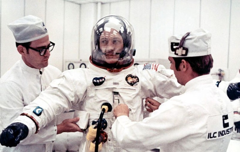 Și-a amintit că nu și-a plătit taxele în timp ce orbita Luna. Povestea astronautului de pe Apollo 13 care a cerut o scutire de la Fisc din spațiu