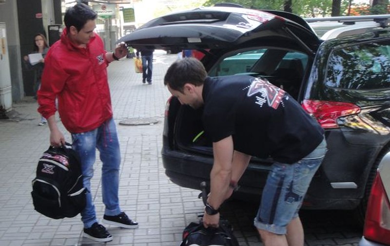 Foto exclusiv | Răzvan și Dani și-au făcut bagajele. Au plecat la Cluj