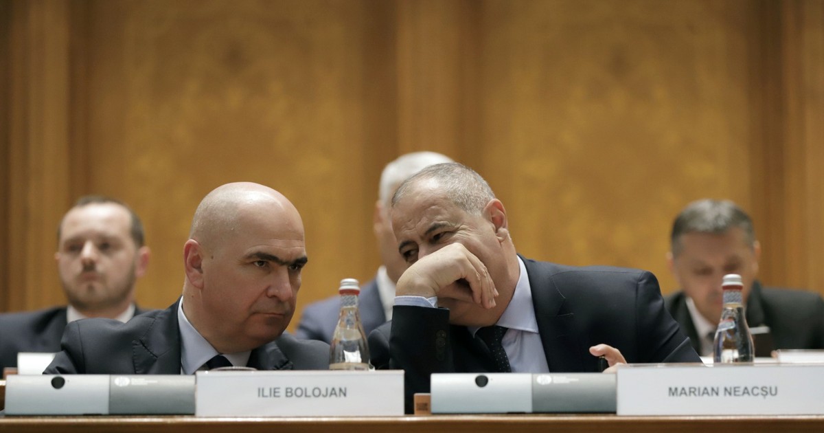 Premierul Ilie Bolojan și vicepremierul Marian Neacșu la o angajare de răspundere în Parlament FOTO Dumitru Angelescu