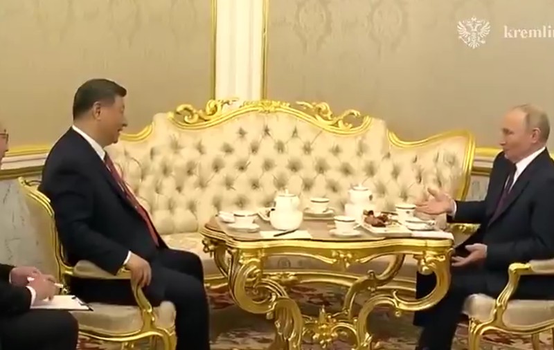 Moment viral cu Xi Jinping și Vladimir Putin care se invită reciproc să bea ceai, dar niciunul nu o face: „Un pic de poloniu” I VIDEO