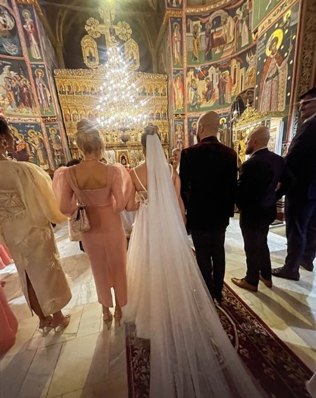 Lora a plâns la cununia religioasă cu Ionuț Ghenu: „El s-a abținut, dar a avut lacrimi în ochi”. Ce se va întâmpla la petrecere