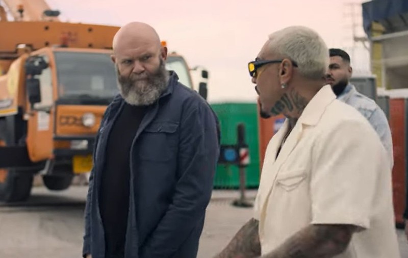 Darko Peric și Alex Velea în filmul „Vacanță all inclusive” | Foto: captură YouTube
