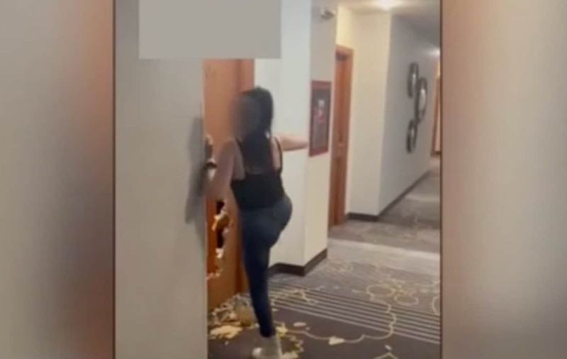 O femeie de 33 de ani a distrus hotelul în care era cazată, la Sibiu. Alcoolemie uriașă descoperită când au venit polițiștii