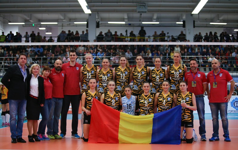 Antrenorul italian de la CSM București are o superstiție: ”Fetele iau sigur Cupa Challenge. E nevastă-mea în tribună la retur și îmi poartă noroc”