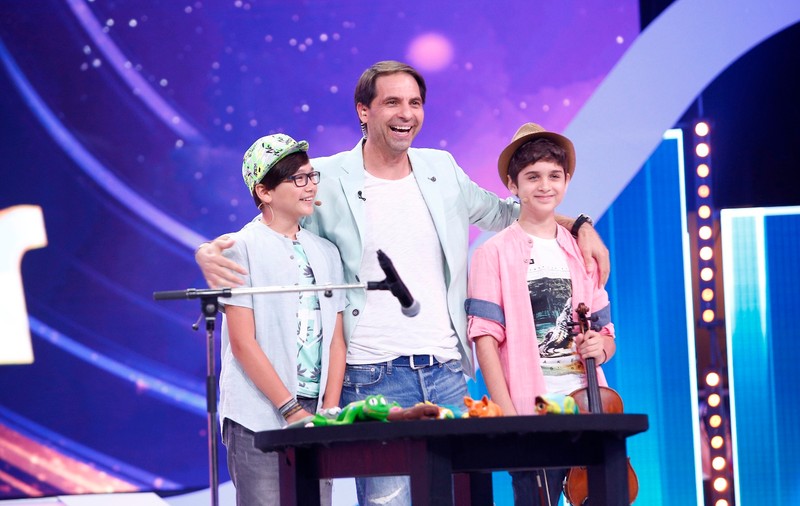 Surpriză la “Next Star”. Ce fac doi copii pe scenă în fața tuturor