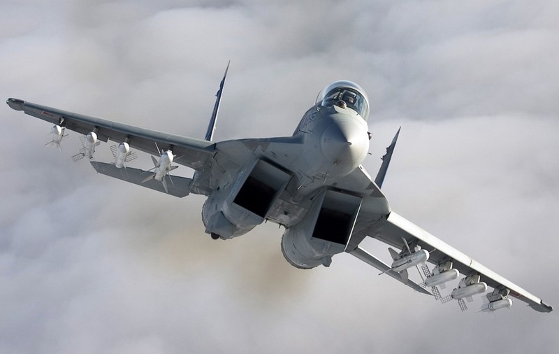 Un pilot a fost suspendat după ce a desenat ceva obscen pe cer. Reacția Marinei Americane | FOTO
