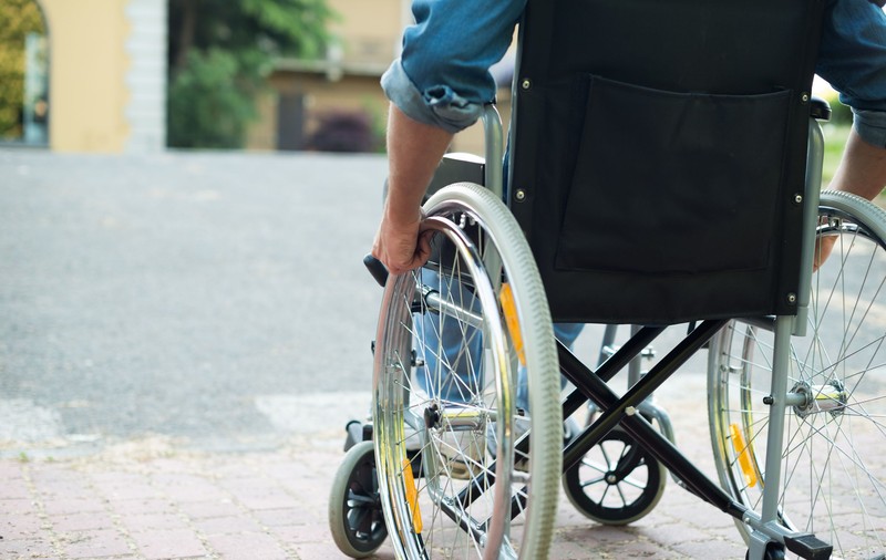 Persoanele cu dizabilități vor primi carduri electronice de carburant pentru transport