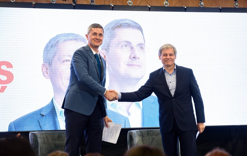 USR şi PLUS şi-au transmis mesaje de iubire, de Valentines Day: "Mama ne întreabă când ne luăm?"