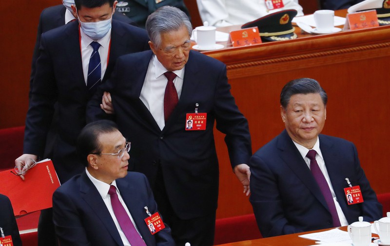 Explicația apărută în presa chineză pentru îndepărtarea forțată a fostului președinte chinez de la congresul partidului - VIDEO