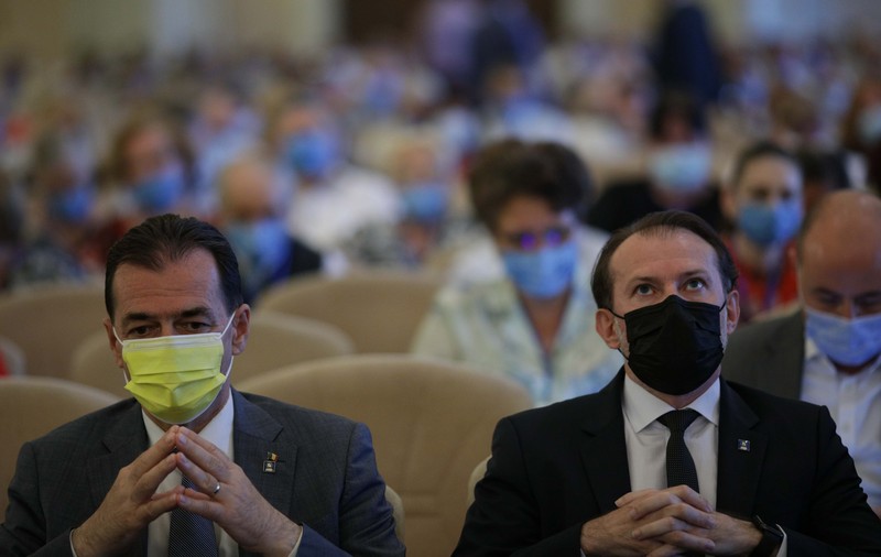 Circul ieftin din PNL costă mult. Când Cîțu face tumbe prin țară, iar Orban înghite flăcări, noi plătim