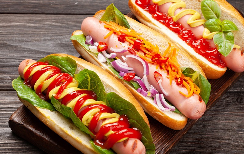 Consumul de hotdog scurtează viața cu 36 de minute: „Pierzi 45 de secunde per gram de carne procesată”
