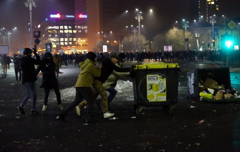 EXCLUSIV / Huliganii din Piața Victoriei care au scăpat sunt ”vânați” de anchetatori pe baza înregistrărilor video de la protest