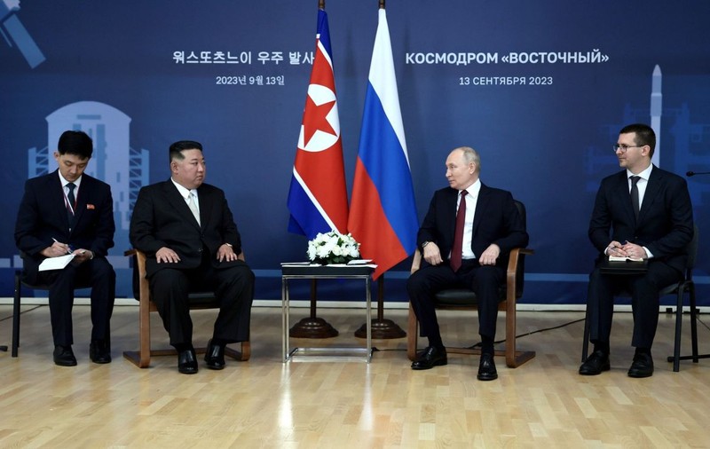 Echipa lui Kim Jong Un a dezinfectat fotoliul său înaintea întâlnirii cu Vladimir Putin – Kommersant
